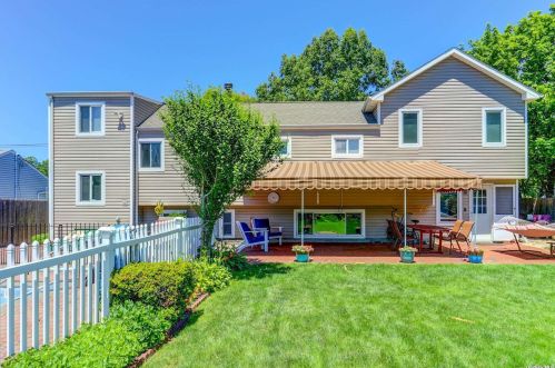 17 Wren Ct, Northport NY  11768-3343 exterior