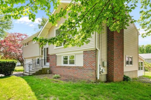 5 Baldwin Dr, Providence RI  02919-1511 exterior