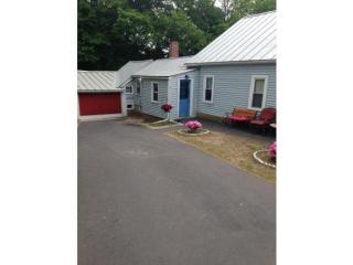 16 Chapel St, Newmarket, NH 03857-1611