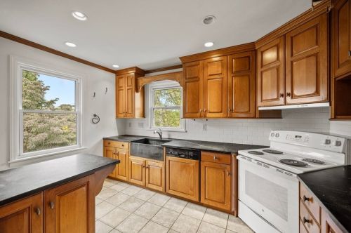 118 Rosewood Dr, Glenshaw, PA 15116-2612