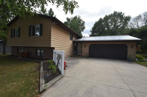 168 Parkside Ct, Green Bay, WI 54313-6216