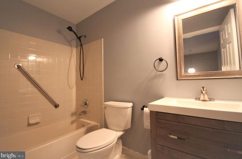 118 Shoal Creek Dr, Blue Bell PA  19422-3250 exterior