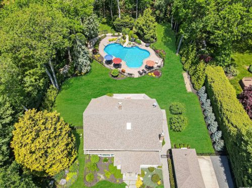 38 Old Northport Rd, San Remo, NY 11754-4202