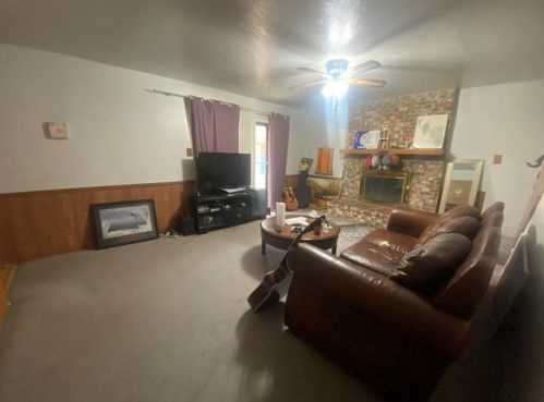 1700 Toplea Dr, Euless, TX 76040-4011