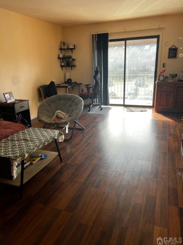 141 Beverly Hills Ter, Woodbridge NJ  07095-4007 exterior