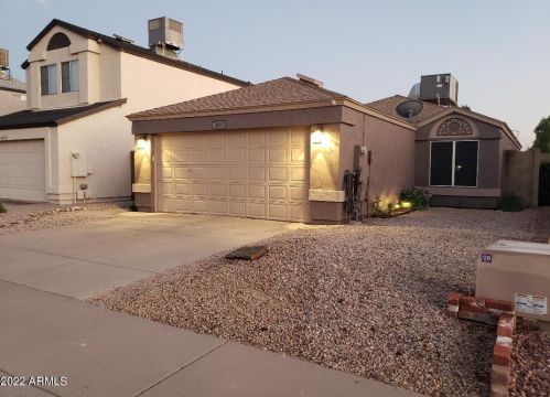 4017 Camino Vivaz, Glendale, AZ 85310-5517