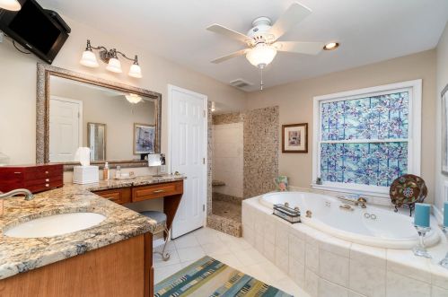 1070 Tudor Ln, Florence KY  41042-9647 exterior