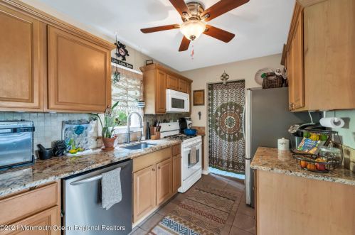 10 Sanford Rd, Bricktown NJ  08724-7134 exterior