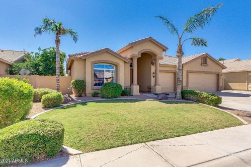 3743 Loma Vista St, Gilbert, AZ 85295-4675
