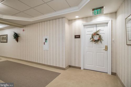 2432 Windrow Dr, Princeton, NJ 08540-5018