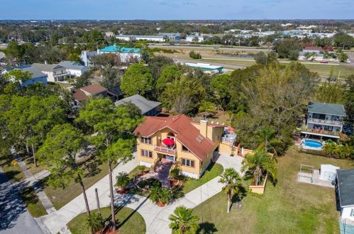 904 Shore Dr, Oldsmar, FL 34677-0044