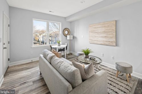 1111 Holbrook Ter, Washington DC 20002-2704 exterior