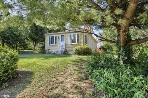112 Bungalow Rd, West Enola, PA 17025-2312