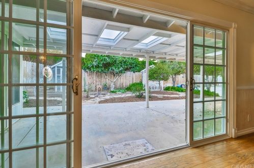 1229 Carmel Dr, Simi Valley CA 93065-4118 exterior