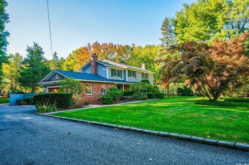 102 Laurel Hill Rd, Northport, NY 11768-3427