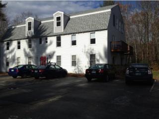 5 Darby Field Cmn, Lee NH  03861-6236 exterior