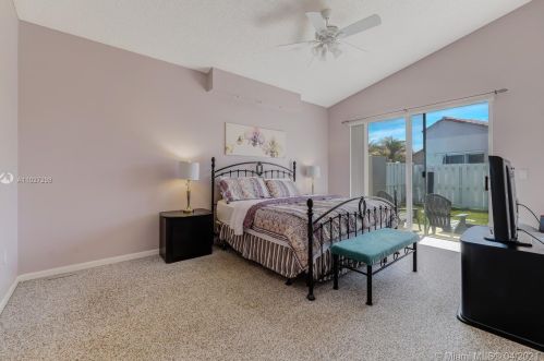15726 16 Ct, Hollywood FL 33026-0509 exterior