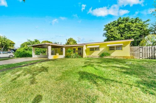 412 Northlake Dr, West Palm Beach, FL 33408-5122