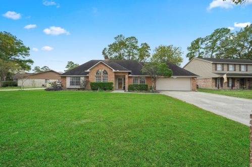 8014 Pine Green Ln, Humble, TX 77346-1742