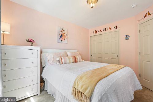 14238 Hunters Run Way, Gainesville VA  20155-4408 exterior