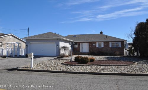 1258 Capstan Dr, Lacey, NJ 08731-2016