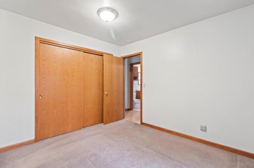 4211 97, Milwaukee WI 53228-2111 exterior