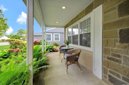 188 Kingston Dr, Panamoka, NY 11961-2027