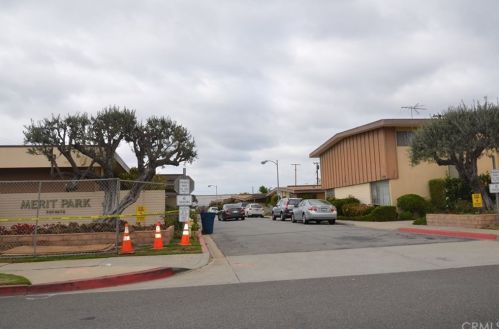 17 Merit Park Dr, Gardena CA  90247-3839 exterior