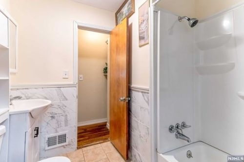 7 2nd Ave, West Milford NJ  07480-3317 exterior