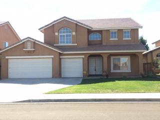 12403 Antelope Dr, Victorville, CA 92392-7916
