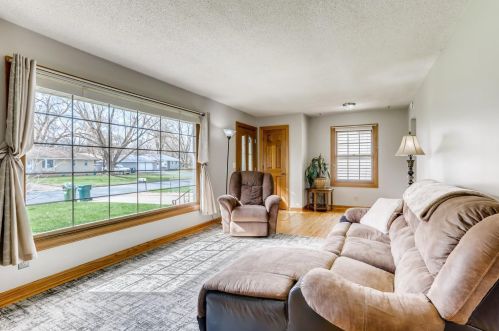 10662 Washington Blvd, Minneapolis, MN 55434-1618