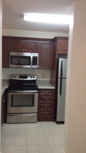 19102 Glenmoor Dr, West Palm Beach, FL 33409-2805
