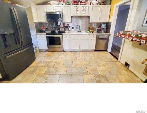 48 Madeline Rd, Panamoka, NY 11961-2941
