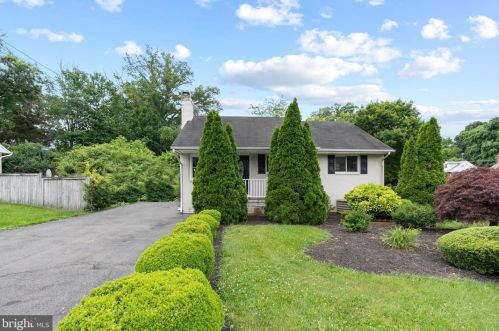 7021 Hickory Hill Rd, Falls Church, VA 22042-3946