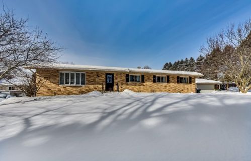 9022 368th Ave, Twin Lakes, WI 53181-9603