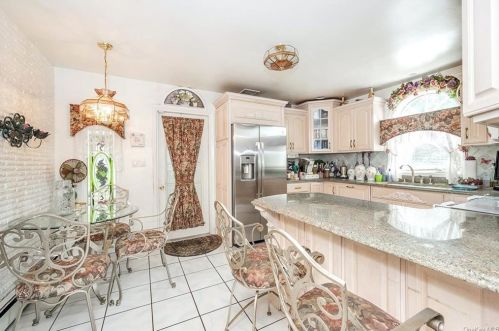 47 Malcolm St, Crotonville NY  10562-3241 exterior