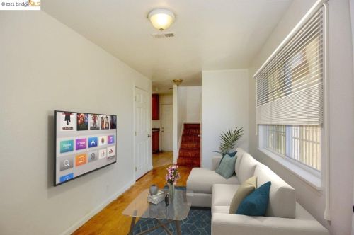 7117 Herbert Guice Way, Oakland CA  94621-3212 exterior