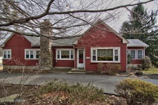 324 Center Hill Rd, Dallas, PA 18612-1312