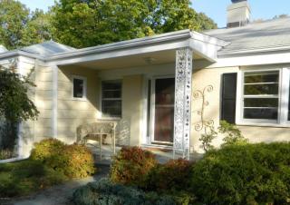 74 Boxwood Dr, Stamford, CT 06906-1508