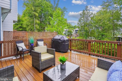 8518 Blue Rock Ln, Lorton VA  22079-3062 exterior