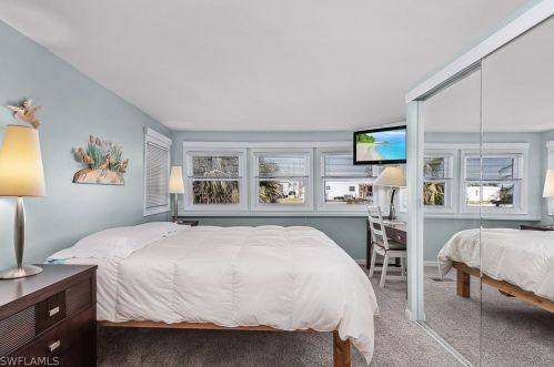 4794 Sandpiper Dr, Saint James City FL  33956-2833 exterior