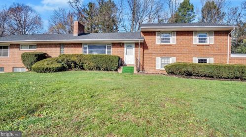 2835 Sunset Dr, Camp Hill, PA 17011-1632