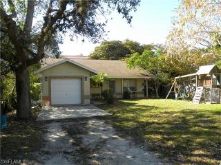 924 Rosemary Ln, Naples, FL 34103-4250