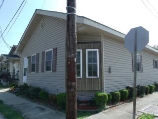 800 Fried St, Gretna, LA 70053-5452