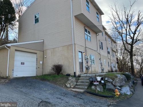 326 Swatara St, Harrisburg, PA 17113-2445