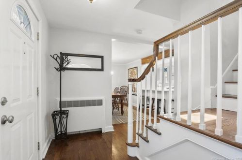 26 Highgate Rd, Bridgeport, CT 06611-4326