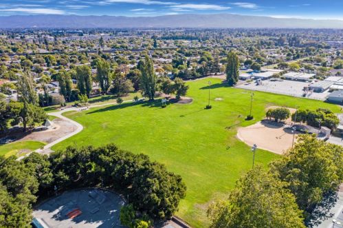 814 Lakehaven Dr, Sunnyvale CA  94089-2553 exterior