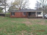 5051 Stacey Rd, Memphis, TN 38109-7241