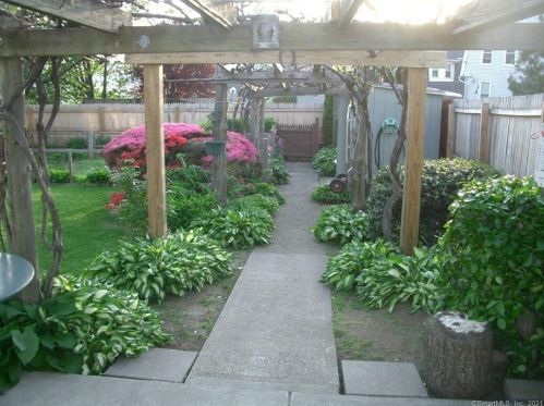 32 Denison Ave, Groton CT  06340-4415 exterior