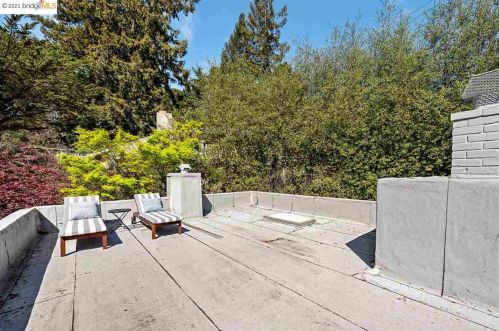 6730 Heartwood Dr, Oakland CA  94611-2337 exterior